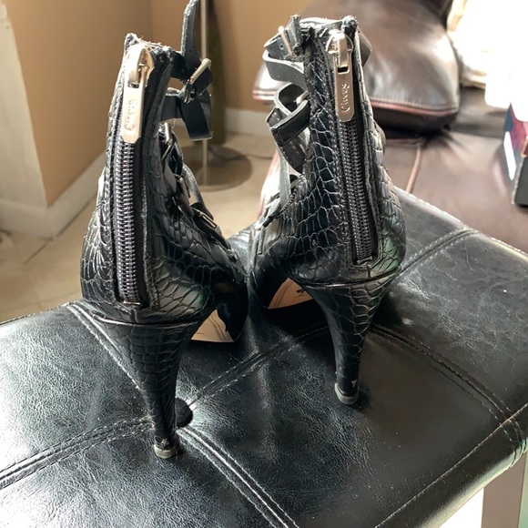 Black Sam Edelman heels. - Picture 5 of 6